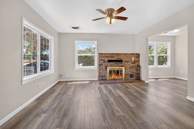 347 N 2nd Street, Central Point, OR 97502