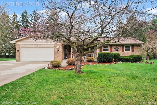 5163 Blossom Drive, Flushing Charter Township, MI 48433
