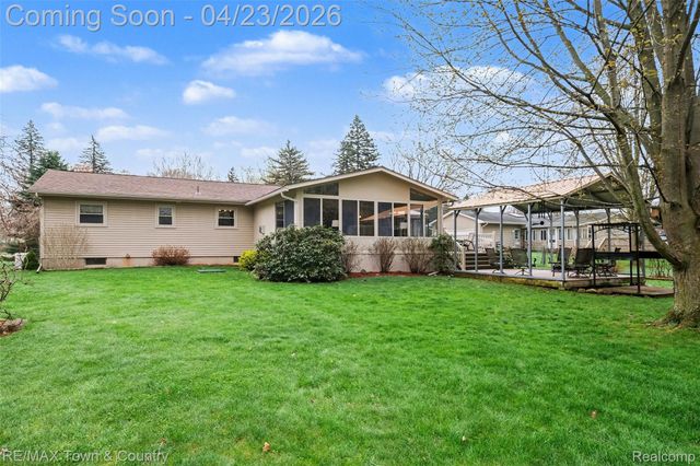 5163 Blossom Drive, Flushing Charter Township, MI 48433