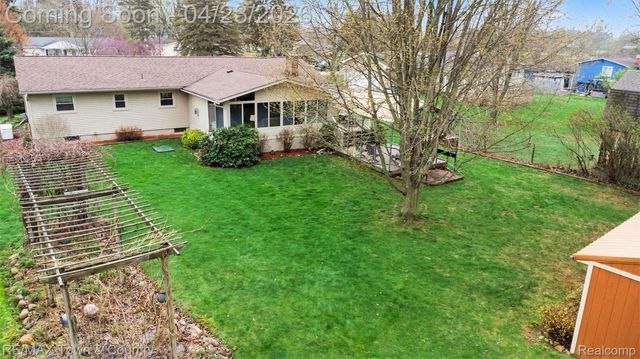 5163 Blossom Drive, Flushing Charter Township, MI 48433