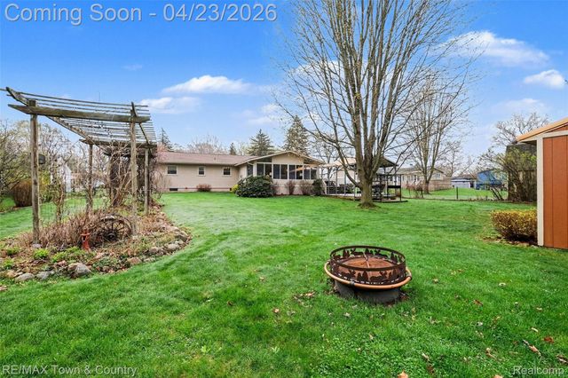 5163 Blossom Drive, Flushing Charter Township, MI 48433