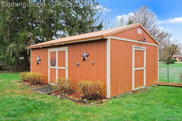5163 Blossom Drive, Flushing Charter Township, MI 48433