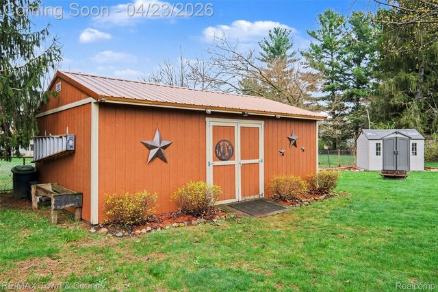 5163 Blossom Drive, Flushing Charter Township, MI 48433