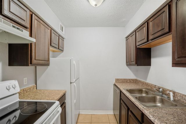 150 S Main Street, Euless, TX 76040