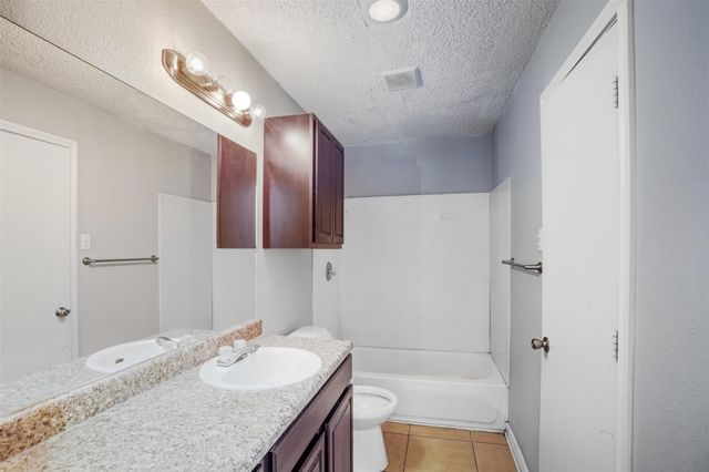 150 S Main Street, Euless, TX 76040