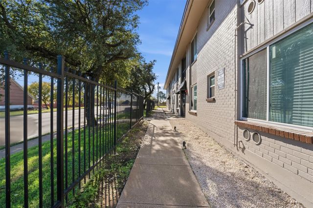 150 S Main Street, Euless, TX 76040