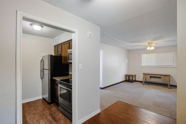 150 S Main Street, Euless, TX 76040