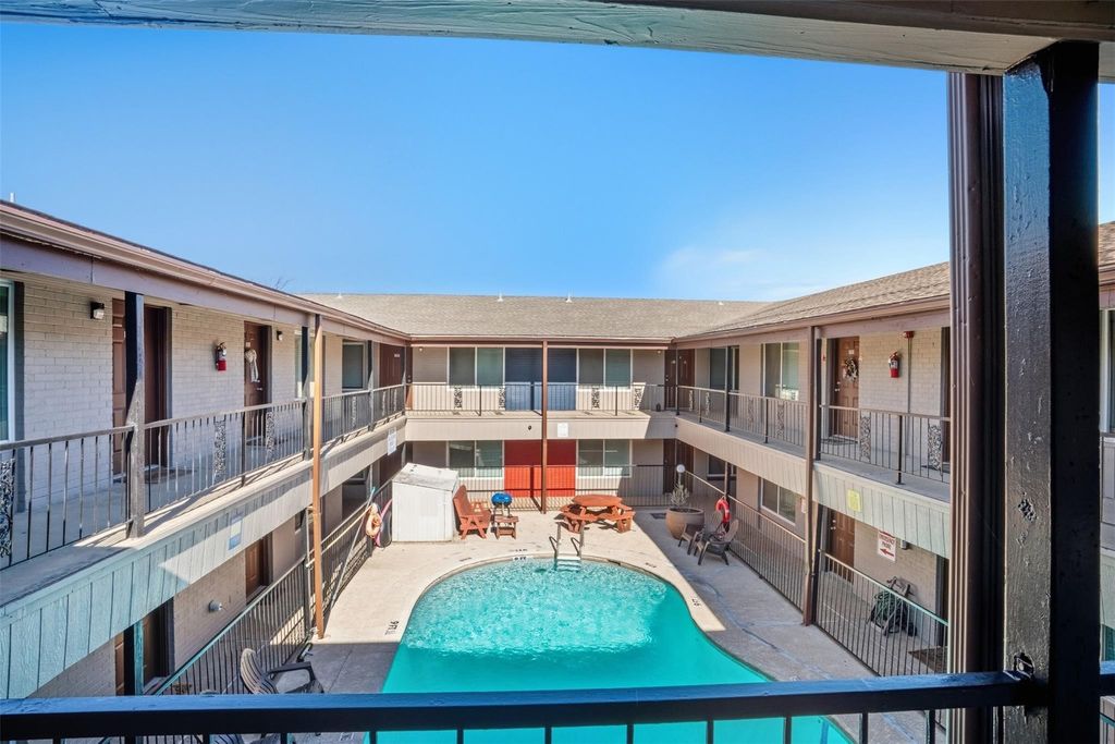 150 S Main Street, Euless, TX 76040