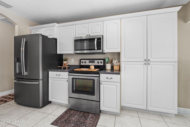 2526 Chester Avenue, New Smyrna Beach, FL 32168