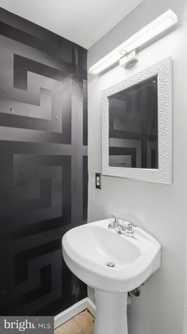 1153 3RD ST NE, Washington, DC 20002