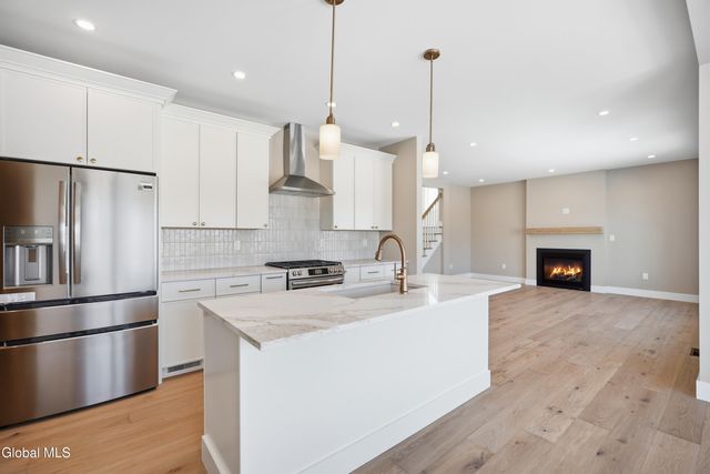 1 Welding Way, Colonie, NY 12047