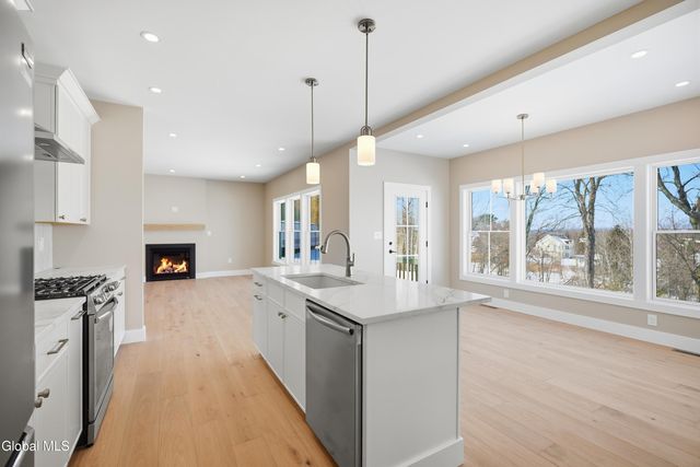 1 Welding Way, Colonie, NY 12047