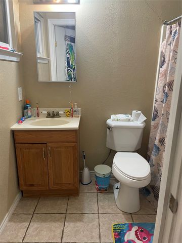 325 Sparks Drive, Grand Prairie, TX 75051