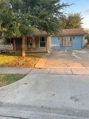 325 Sparks Drive, Grand Prairie, TX 75051