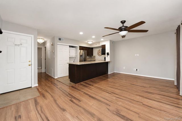 1 Anchorage Way 1501, Freeport, NY 11520
