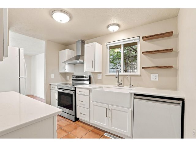 942 Granite Ct, Longmont, CO 80504