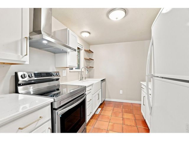 942 Granite Ct, Longmont, CO 80504