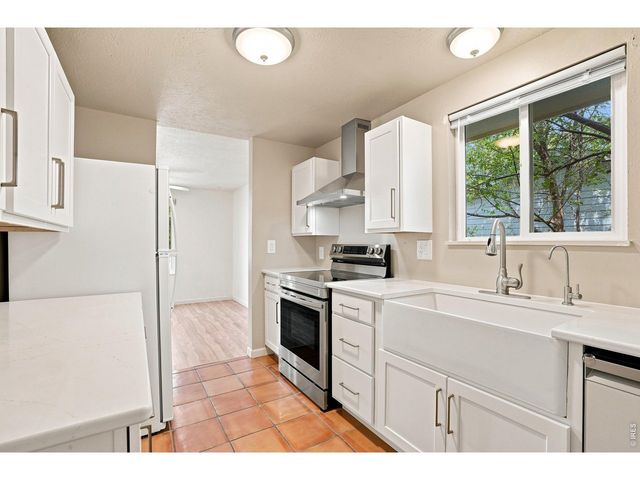 942 Granite Ct, Longmont, CO 80504