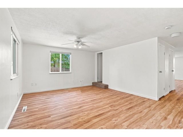 942 Granite Ct, Longmont, CO 80504