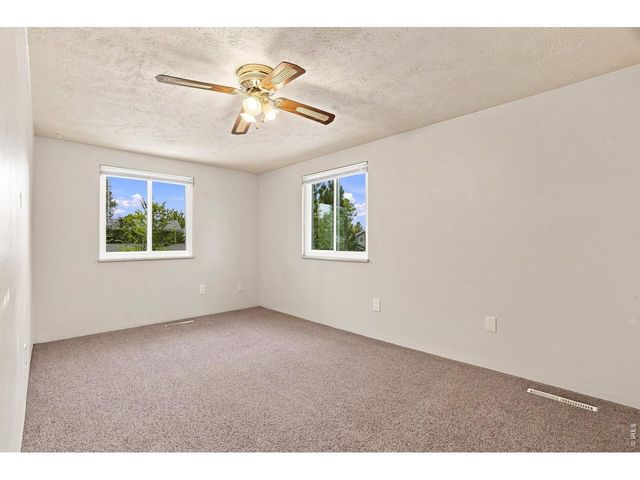 942 Granite Ct, Longmont, CO 80504