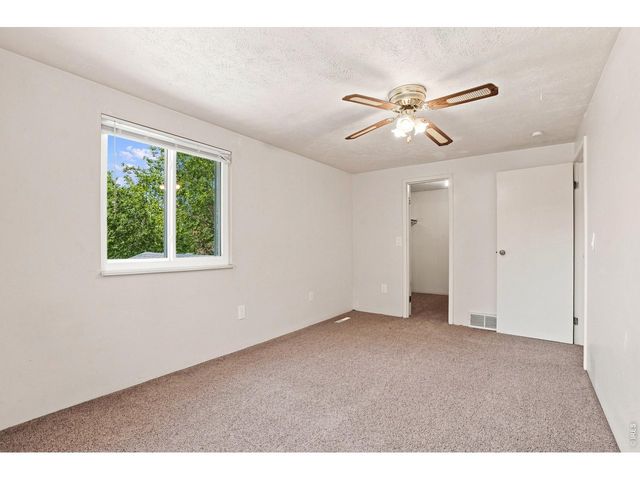 942 Granite Ct, Longmont, CO 80504