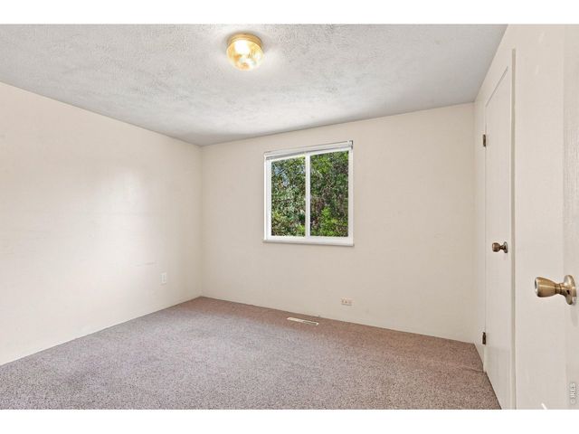 942 Granite Ct, Longmont, CO 80504