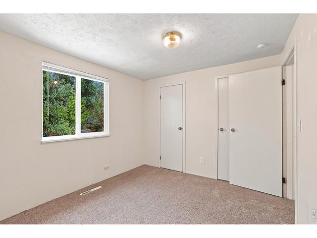 942 Granite Ct, Longmont, CO 80504