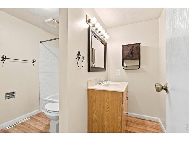 942 Granite Ct, Longmont, CO 80504