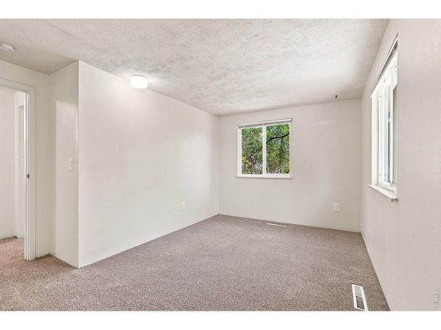 942 Granite Ct, Longmont, CO 80504