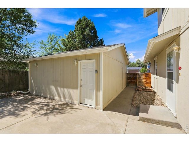 942 Granite Ct, Longmont, CO 80504