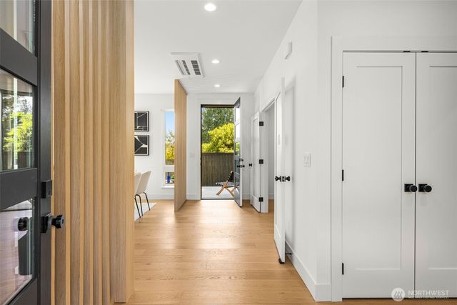 7358 33rd Avenue NE, Seattle, WA 98115