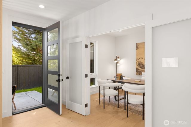 7358 33rd Avenue NE, Seattle, WA 98115