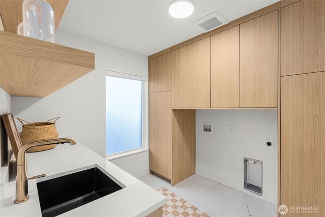 7358 33rd Avenue NE, Seattle, WA 98115
