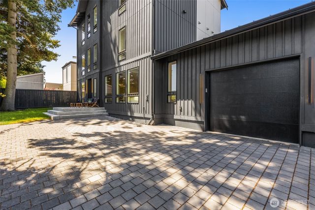 7358 33rd Avenue NE, Seattle, WA 98115