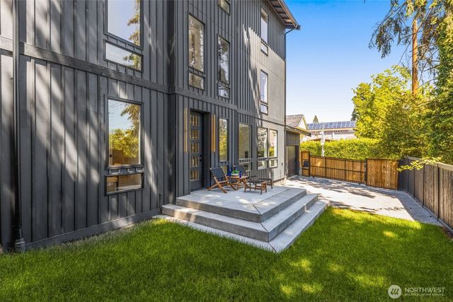7358 33rd Avenue NE, Seattle, WA 98115