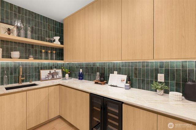 7358 33rd Avenue NE, Seattle, WA 98115