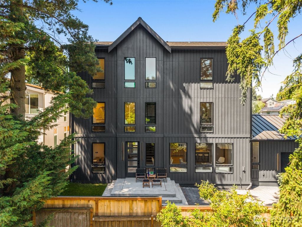 7358 33rd Avenue NE, Seattle, WA 98115