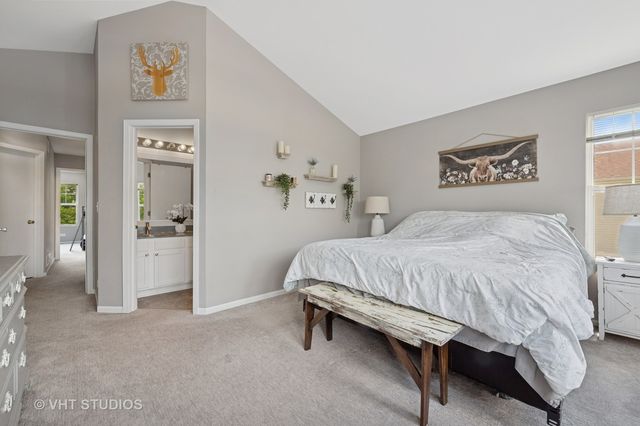 1936 Cobblestone Drive, Carpentersville, IL 60110