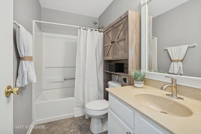1936 Cobblestone Drive, Carpentersville, IL 60110