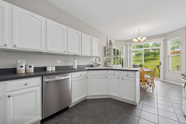 1936 Cobblestone Drive, Carpentersville, IL 60110