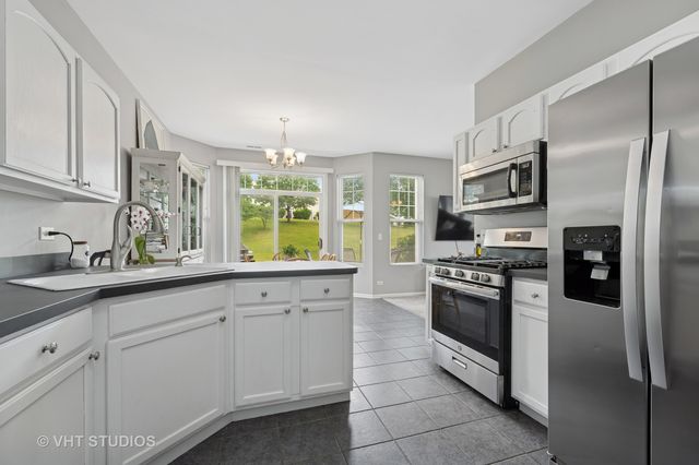 1936 Cobblestone Drive, Carpentersville, IL 60110