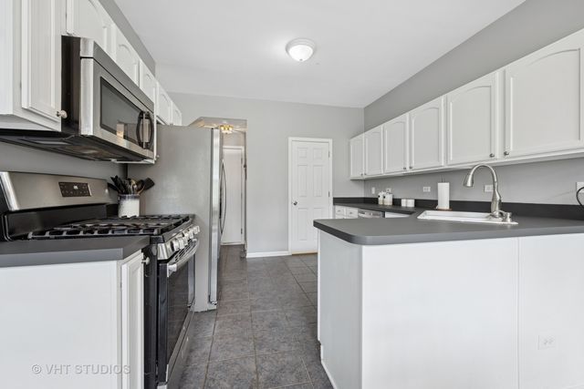 1936 Cobblestone Drive, Carpentersville, IL 60110