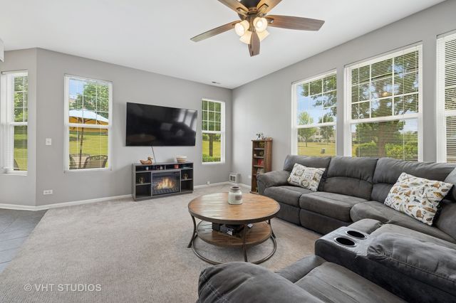 1936 Cobblestone Drive, Carpentersville, IL 60110