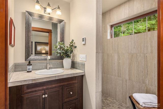 2013 NW Valkyrie Lane, Poulsbo, WA 98370