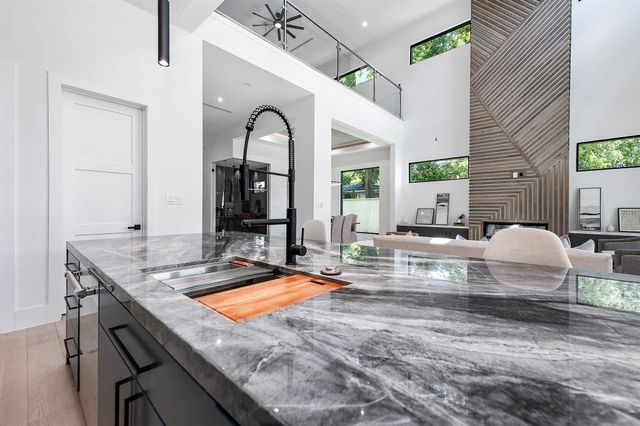 207 W 33rd Street, Houston, TX 77018