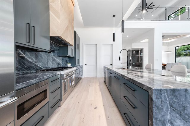 207 W 33rd Street, Houston, TX 77018