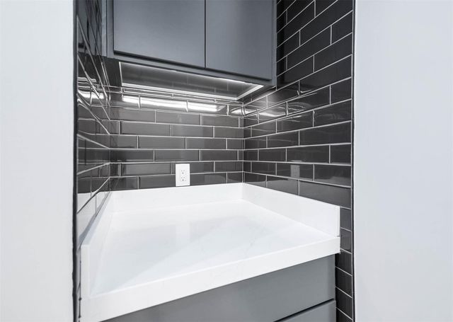 207 W 33rd Street, Houston, TX 77018