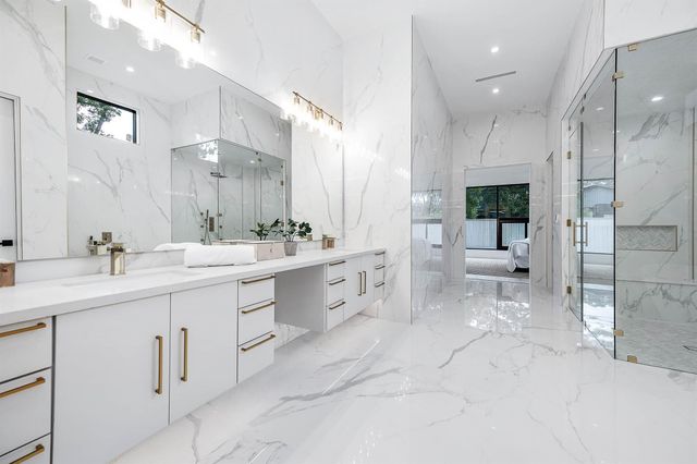 207 W 33rd Street, Houston, TX 77018