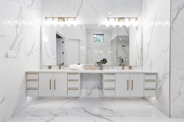 207 W 33rd Street, Houston, TX 77018