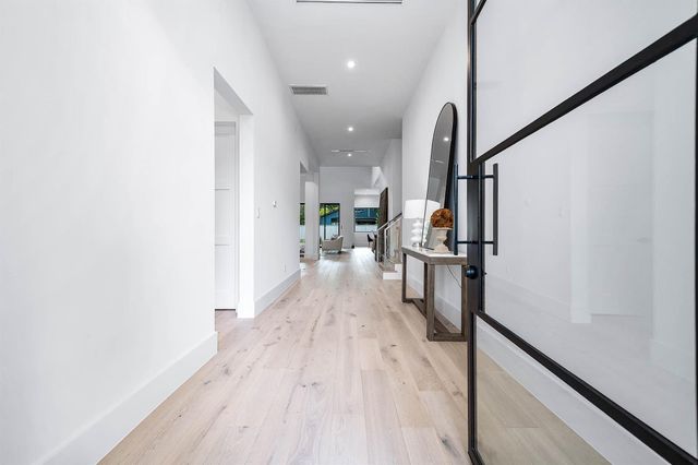 207 W 33rd Street, Houston, TX 77018